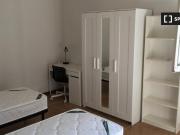 Letto in affitto in appartamento con 3 camere da letto a...
