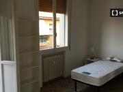 Letto in affitto in appartamento con 3 camere da letto a...