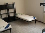 Letto in affitto in appartamento con 4 camere da letto a...