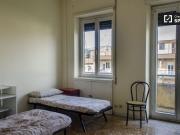 Letto in camera condivisa in appartamento con 3 camere...