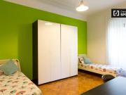 Letto in camera in appartamento a Città Studi, Milano