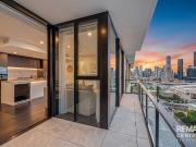 Level 20 Luxury on Fish Lane – East Facing with City &...
