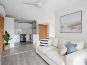 Level Beachside Living and Convenience