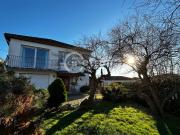 LEZOUX, Maison avec jardin sur une parcelle de 885 m2