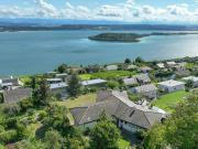 Licht, Panorama und Potenzial ein Haus, drei Wohnungen,...