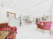 LICHTDURCHFLUTET IM ZENTRUM DER STADT