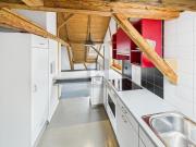 LIGHT FLOODED WITH HIGH CEILINGS