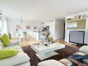 LICHTDURCHFLUTET UND MODERN NAHE AM RHEIN