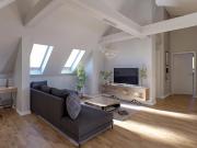 Lichtdurchflutete 2 Raum Dachgeschosswohnung mit...