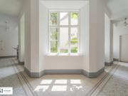 Lichtdurchflutete 2 Zimmer Altbauwohnung mit Blick in...