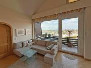 Lichtdurchflutete 2 ½ Zimmer Galerie Wohnung mit Balkon...