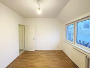 Lichtdurchflutete 2 Zimmer Wohnung mit neuer Küche...