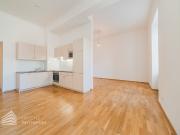 Lichtdurchflutete 2 Zimmer Wohnung, Nähe Steiner Tor