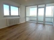 Lichtdurchflutete 3 Zi. Whg. mit Loggia und...