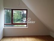 Lichtdurchflutete 3 Zimmer Dachgeschosswohnung Inmitten...