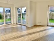Lichtdurchflutete 3 Zimmer EG Wohnung mit großem Garten...