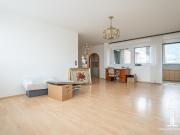 Lichtdurchflutete 3 Zimmer Wohnung im 10. Stock