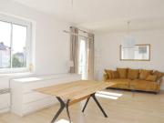 Lichtdurchflutete 3 Zimmer Wohnung mit Loggia in...