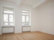 Lichtdurchflutete Altbauwohnung mit großzügigem Balkon...