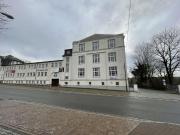 Lichtdurchflutete Büroetage mit Aufzug und Einbauküche