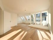 Lichtdurchflutete Dachgeschoss Maisonette mit Terrasse...
