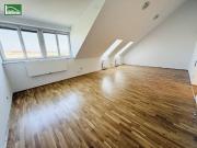 Lichtdurchflutete Dachgeschosswohnung mit Dachterrasse –...