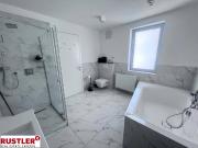 Lichtdurchflutete Dachgeschosswohnung mit großer...