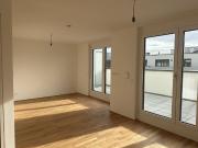 LICHTDURCHFLUTETE DACHGESCHOSSWOHNUNG MIT GROßER TERASSE