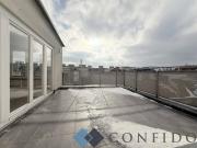 Lichtdurchflutete DG Wohnung mit großer Terrasse nahe...