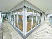 Lichtdurchflutete, große 2 Zimmer Neubauwohnung mit...