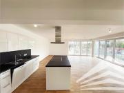 Lichtdurchflutete, große 2 Zimmer Neubauwohnung mit Küche!