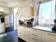 Lichtdurchflutete, große 3 Zimmer Wohnung mit Balkon und...