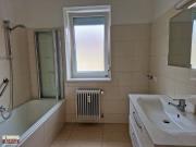 Lichtdurchflutete, großräumige 4 Zimmer Altbauwohnung in...