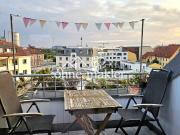 Lichtdurchflutete, moderne Dachwohnung mit Aussicht:...