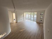 Lichtdurchflutete, neu renovierte 3 Zimmer Wohnung...