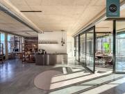 Lichtdurchflutetes Design Loft mit 2 Terrassen in der...