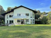 Lichtdurchflutetes Haus mit großzügigem Garten in... Lichtdurchflutetes Haus mit großzügigem Garten in...