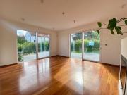 LICHTDURCHFLUTETES FREISTEHENDES HAUS AM HEUBERG MIT...