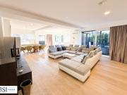 Lichtdurchflutetes Luxus Penthouse mit Infinity Pool und...