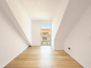 Lichtfülle trifft Loft Style: Dachgeschosswohnung mit...