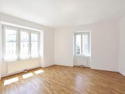 Liebevoll saniert und viel Platz! Helle 2 Zimmer...