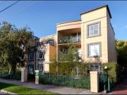 Life at the Treetops – Bright Top Floor Apartment in...