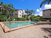 LIFESTYLE LIVING 800m to Kirra Beach