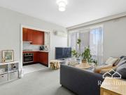 Lifestyle Living Opposite Fawkner Park