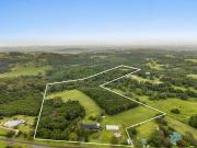 Lifestyle living with convenience to Town