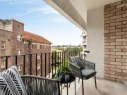 Lifestyle sanctuary in landmark 'Bayview' building