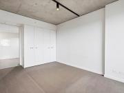 Light and Bright apartment in a great location!