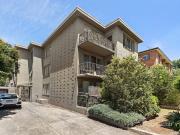 LIGHT AND BRIGHT TWO BEDROOM APARTMENT IN LEAFY HAWTHORN!