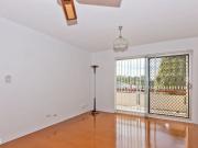 Light and privacy with extra large proportions