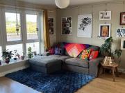 Light and spacious flat with riverside views